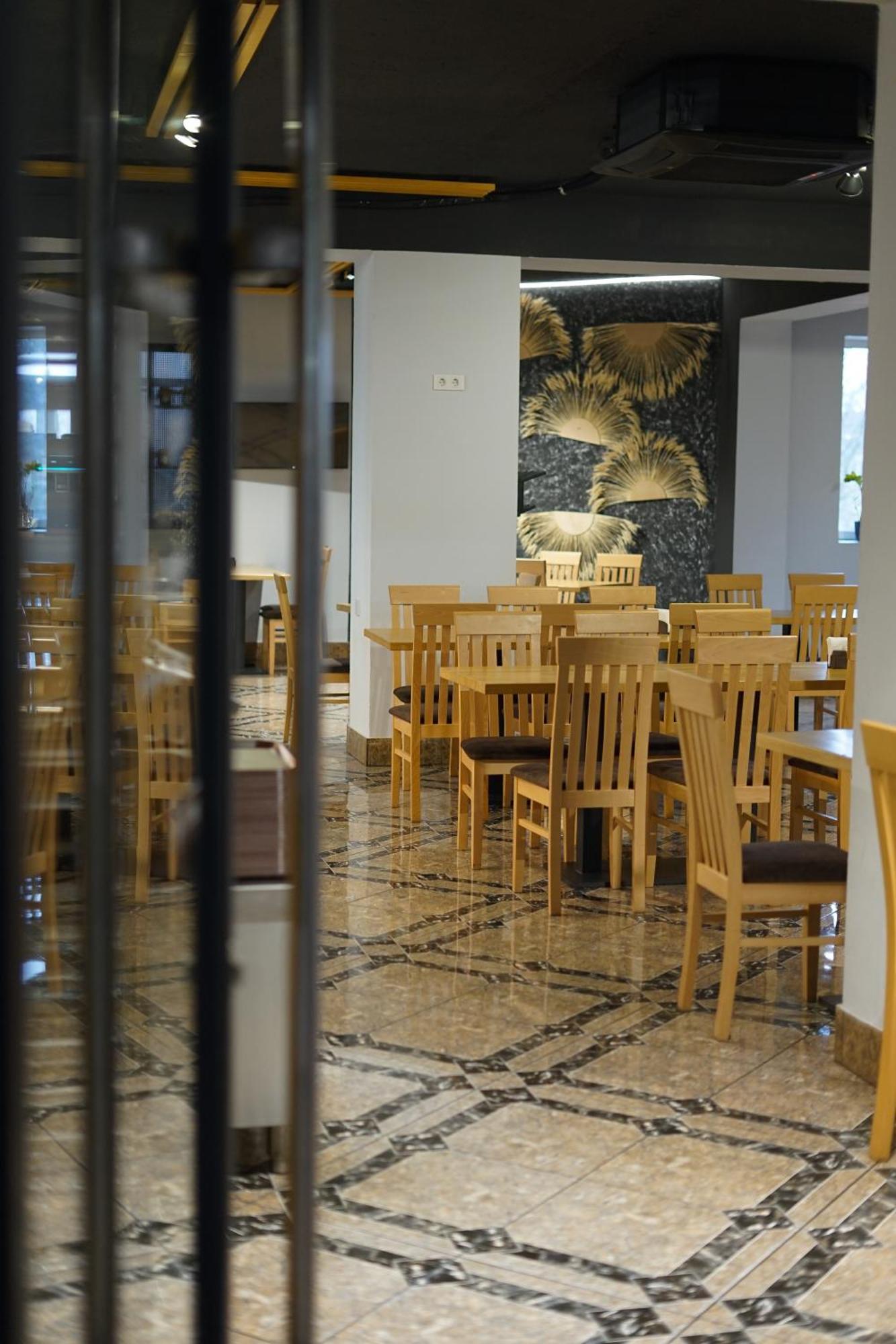 Like Hotel Kolomyia Bagian luar foto
