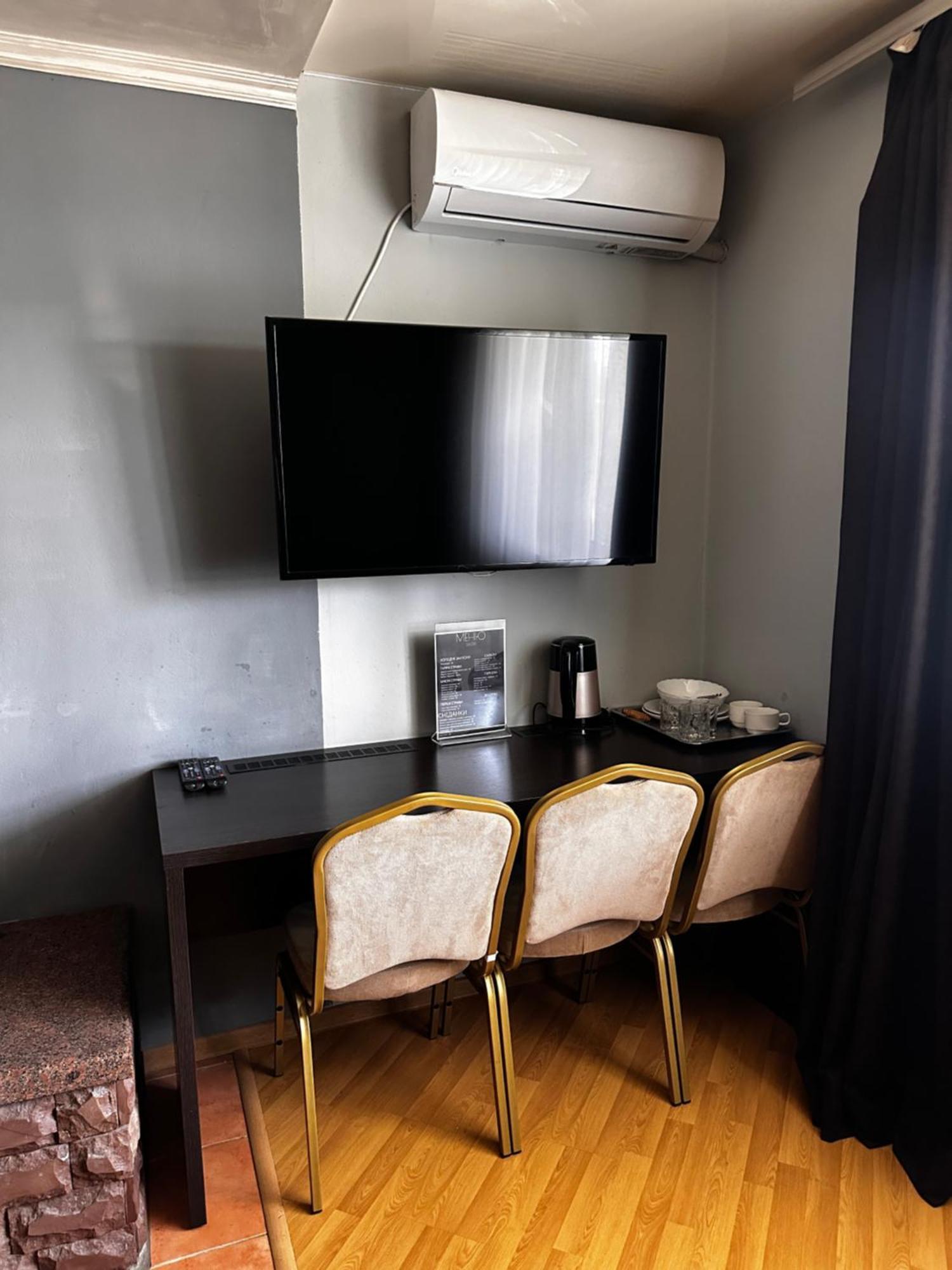 Like Hotel Kolomyia Bagian luar foto